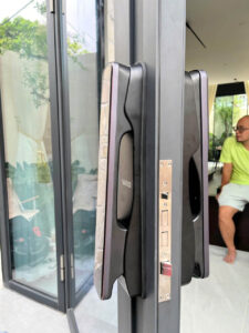 Thi công khóa cửa vân tay Bosch EL800VF